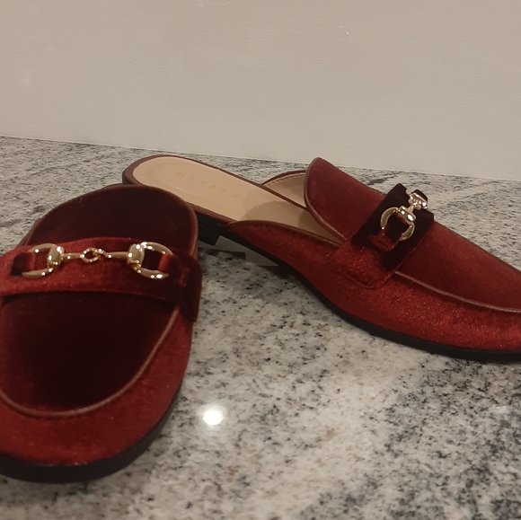 METAPHOR Cranberry Velvet Mules SIZE 7 - Picture 2 of 10